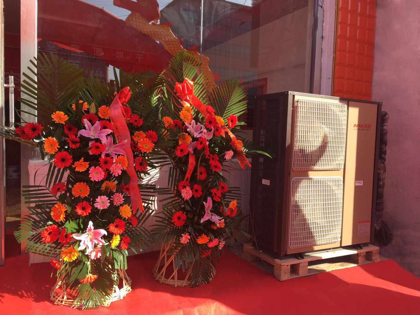 空氣能電熱水器是否帶地暖