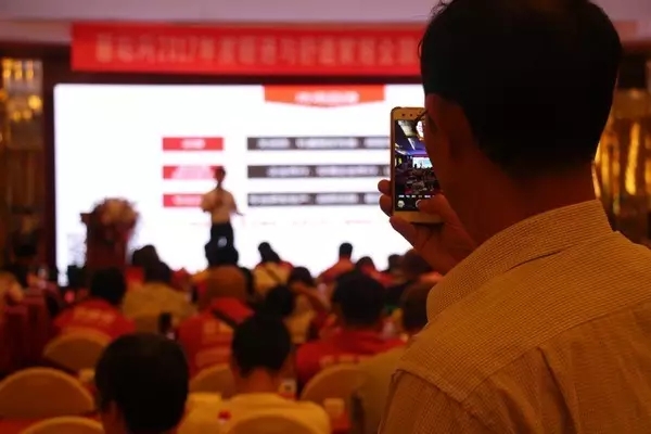 空氣能地暖配多大的水箱